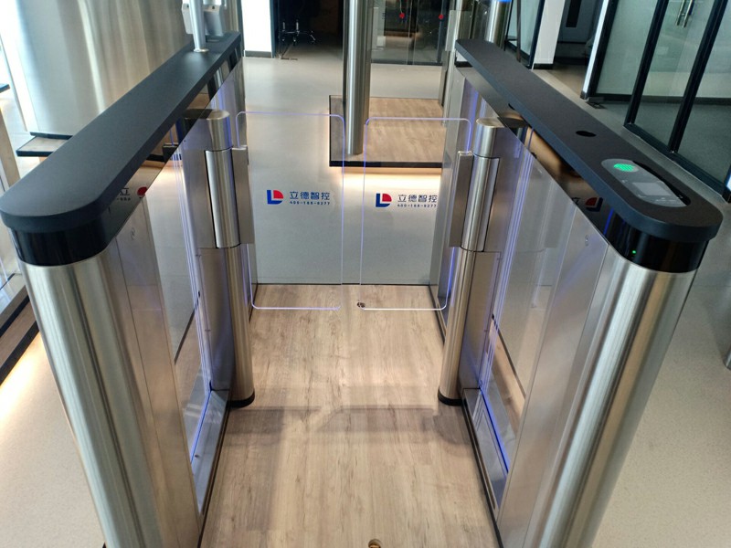 QR code turnstile gate