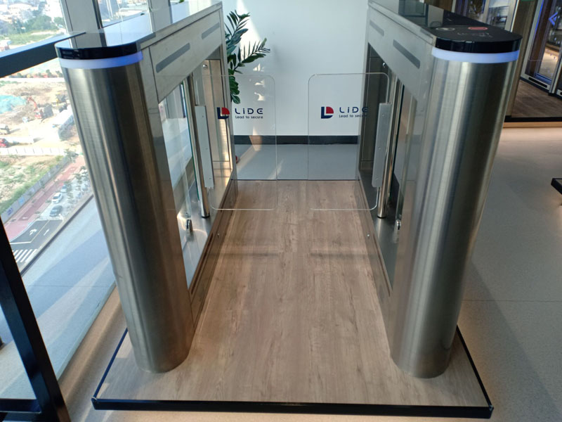 swing barrier gate...jpg